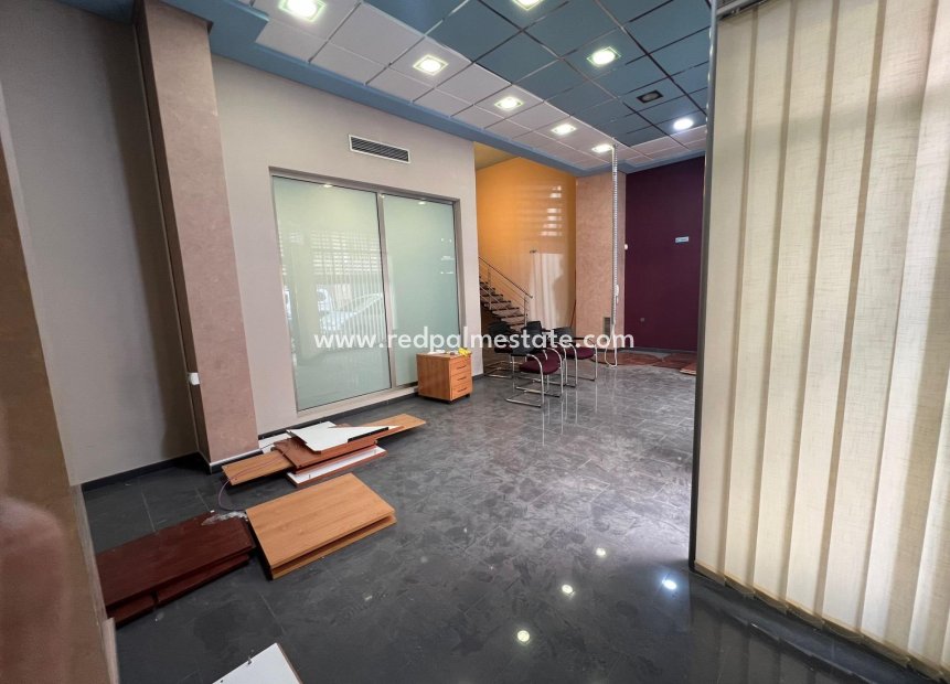 Resale - Commercial Unit -
Beniel - CENTRO