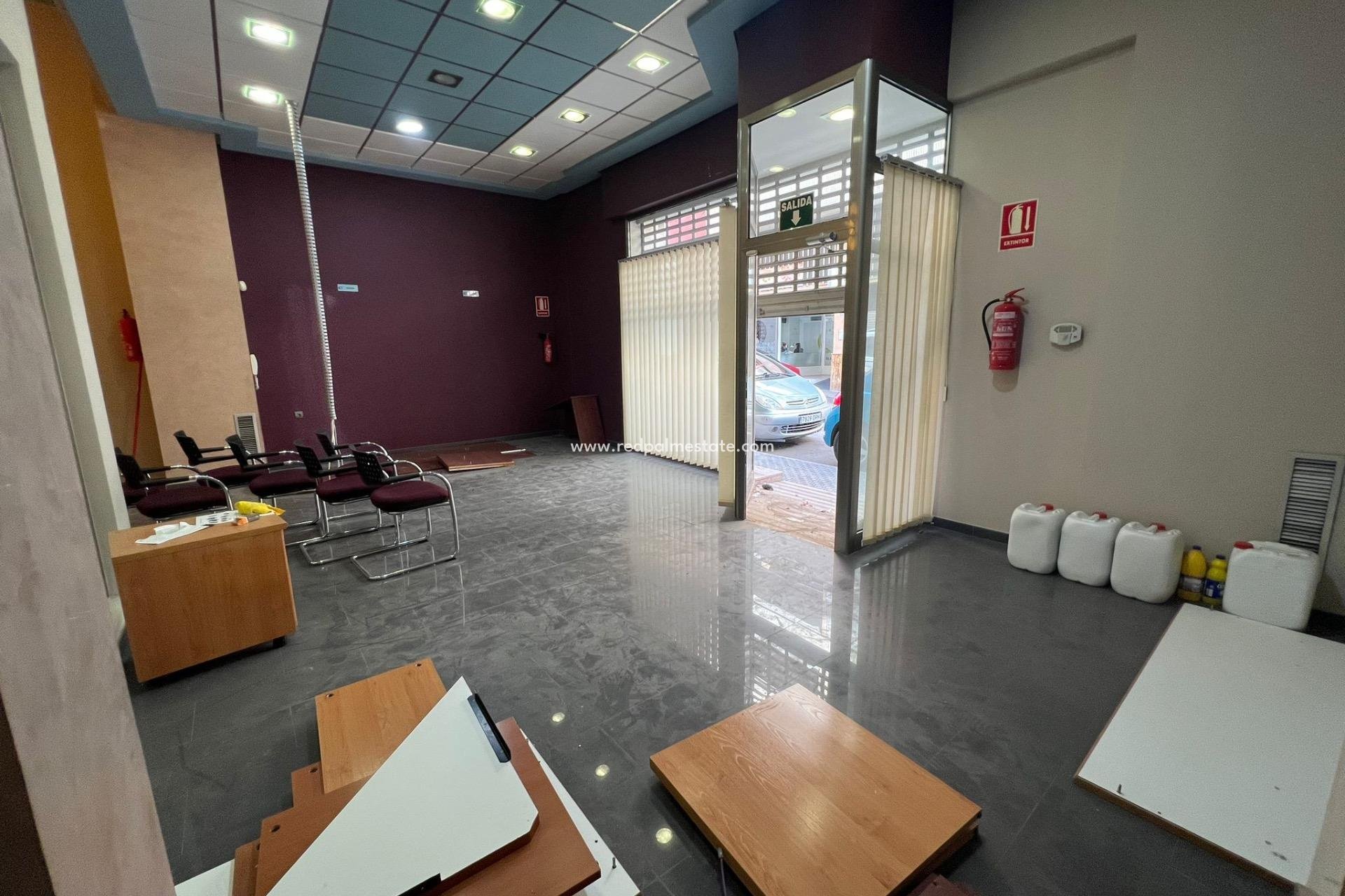 Resale - Commercial Unit -
Beniel - CENTRO