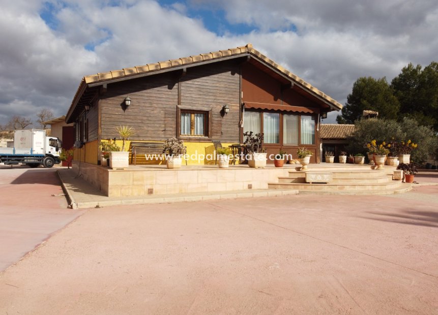 Resale - Country House -
Pinoso