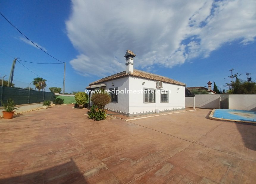 Resale - Detached Villa -
cuevas de marin - Inland