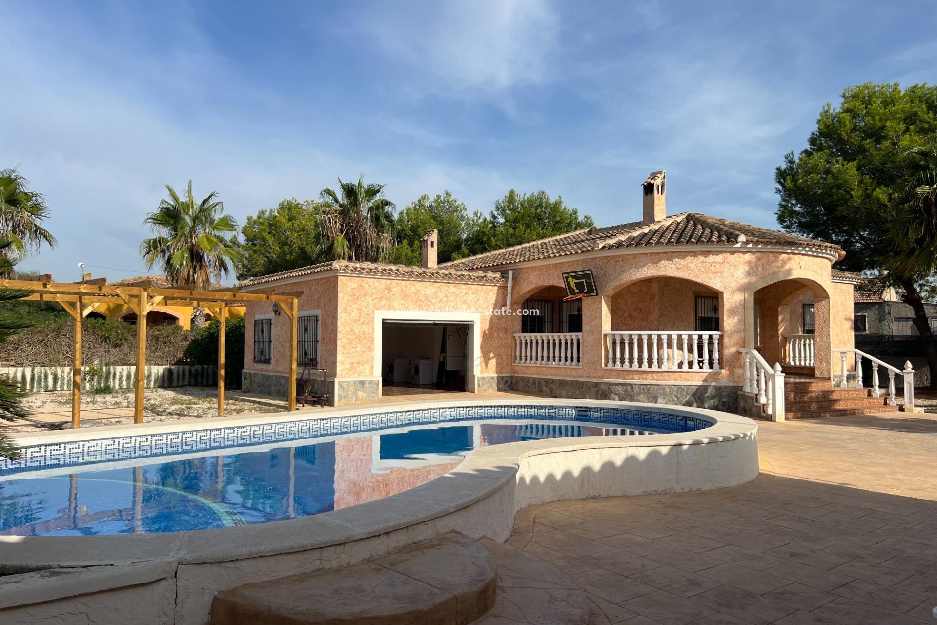 Resale - Detached Villa -
Dolores - Cmno. Escorredor