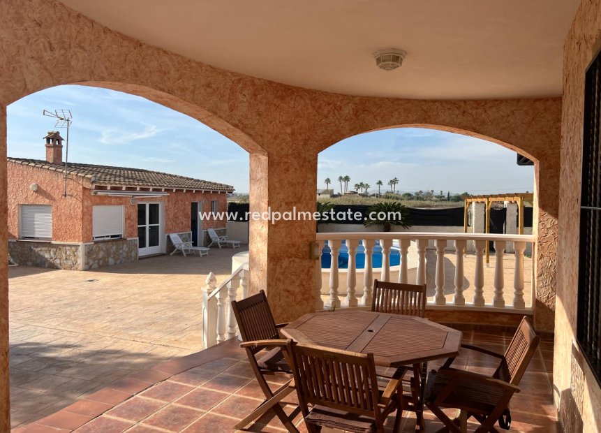 Resale - Detached Villa -
Dolores - Cmno. Escorredor