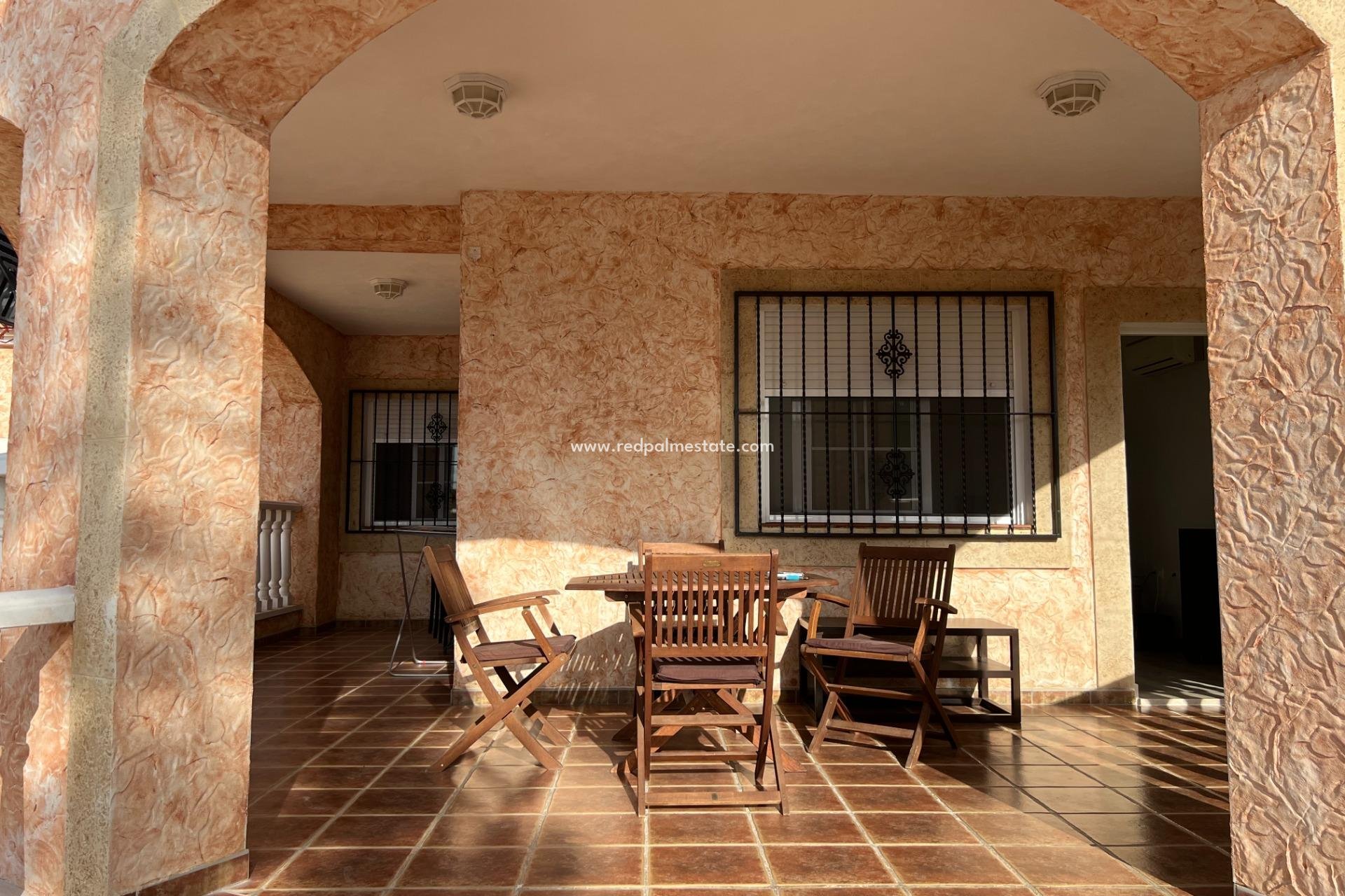 Resale - Detached Villa -
Dolores - Cmno. Escorredor