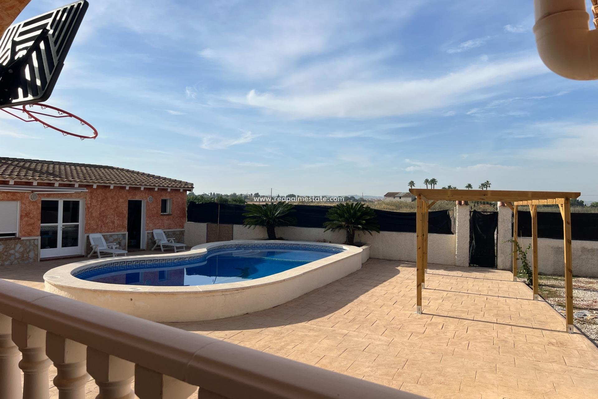 Resale - Detached Villa -
Dolores - Cmno. Escorredor