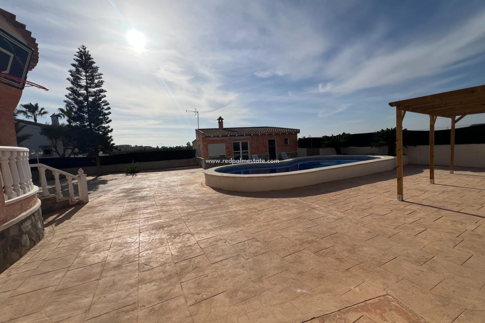 Resale - Detached Villa -
Dolores - Cmno. Escorredor