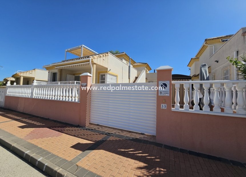 Resale - Detached Villa -
Lo Crispin