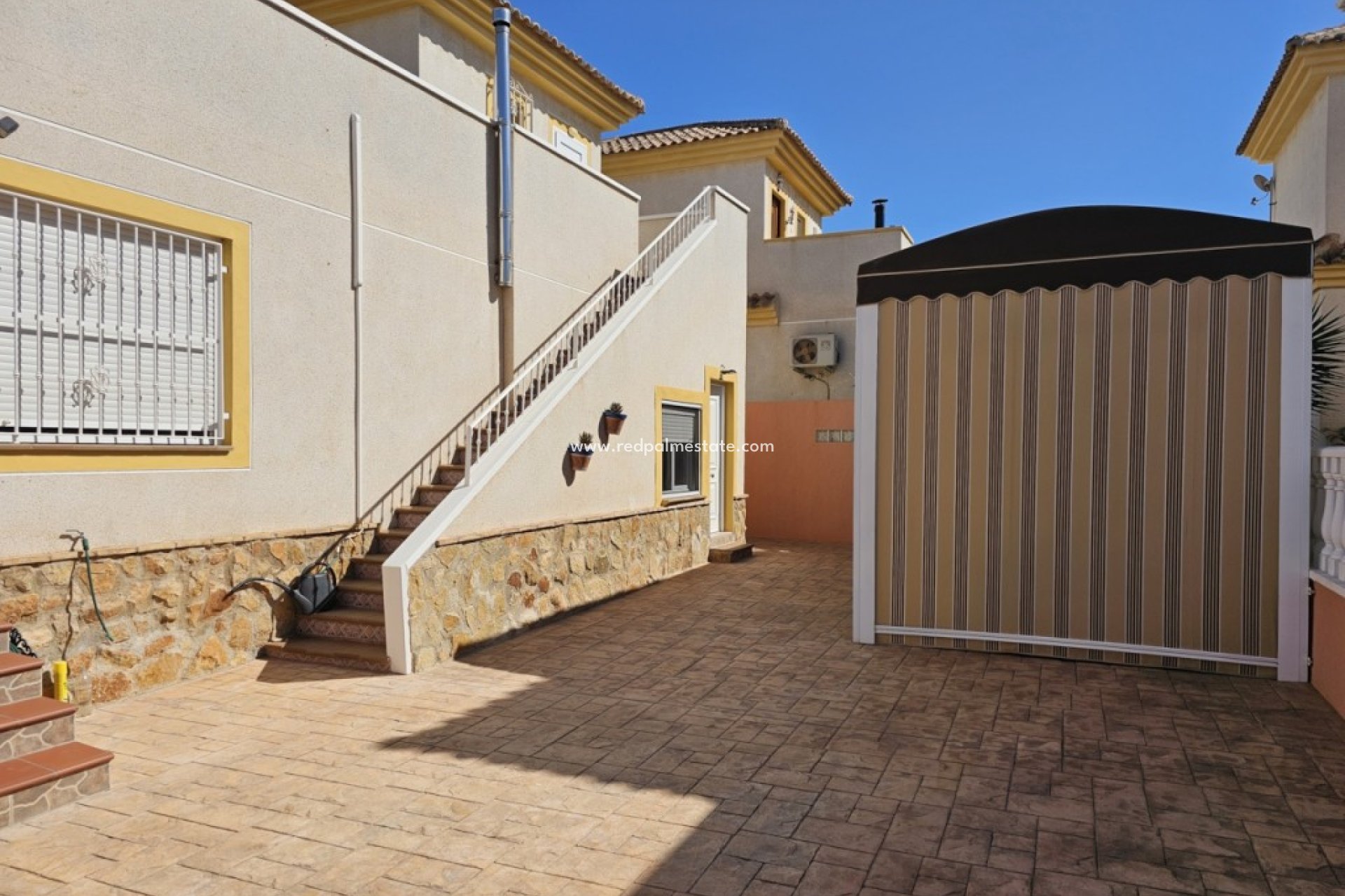 Resale - Detached Villa -
Lo Crispin