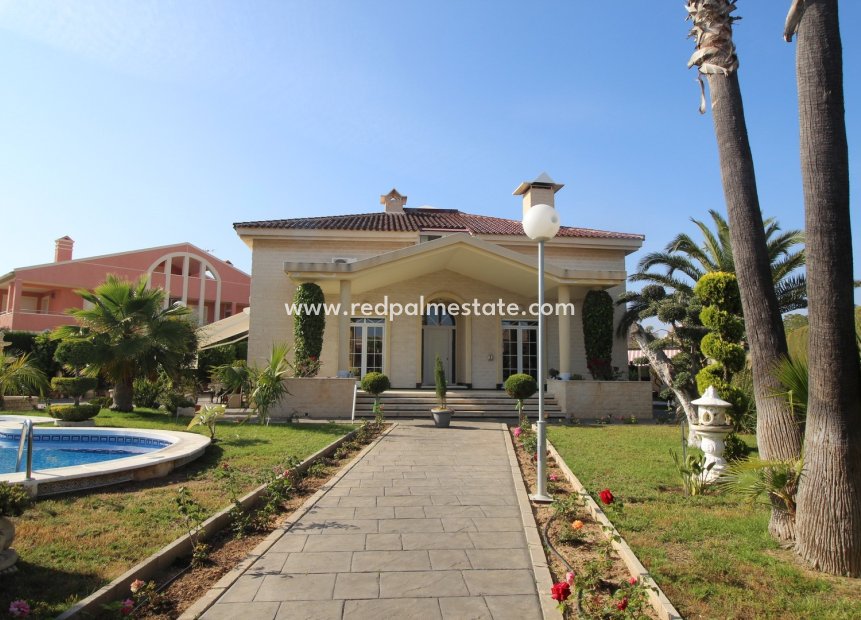 Resale - Detached Villa -
Mil Palmeras - Costa Blanca