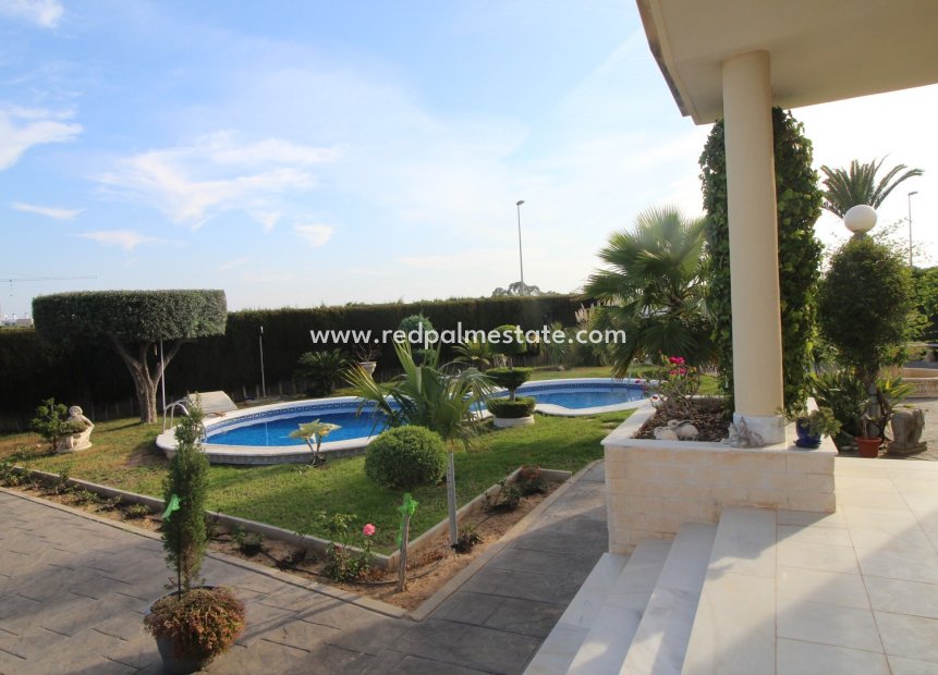 Resale - Detached Villa -
Mil Palmeras - Costa Blanca