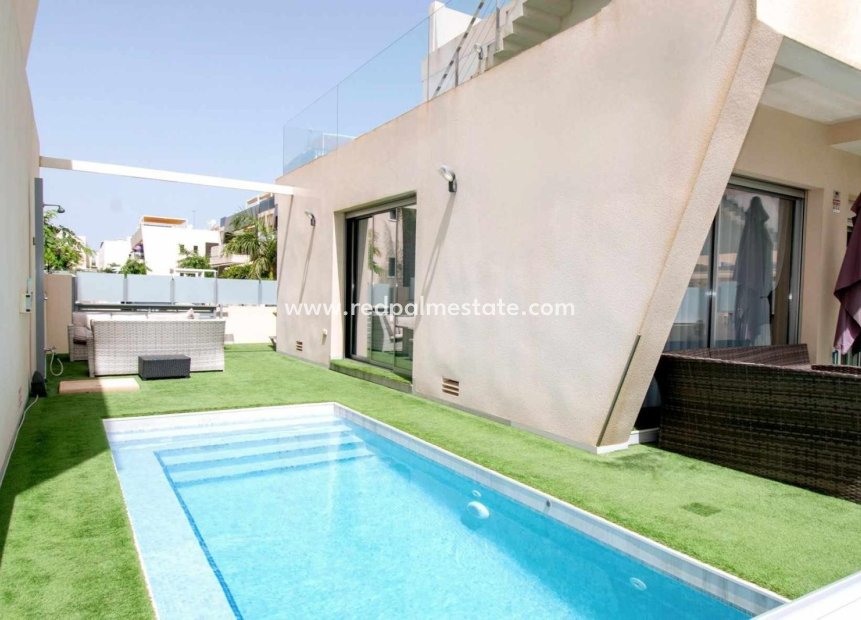 Resale - Detached Villa -
Mil Palmeras - Costa Blanca