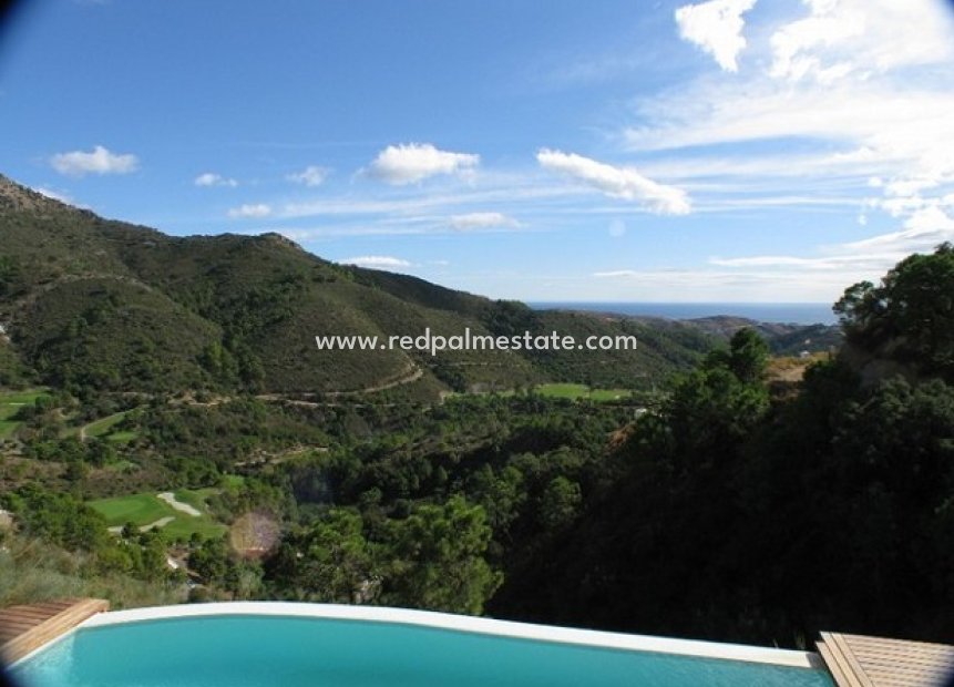 Resale - Detached Villa -
Monte Mayor