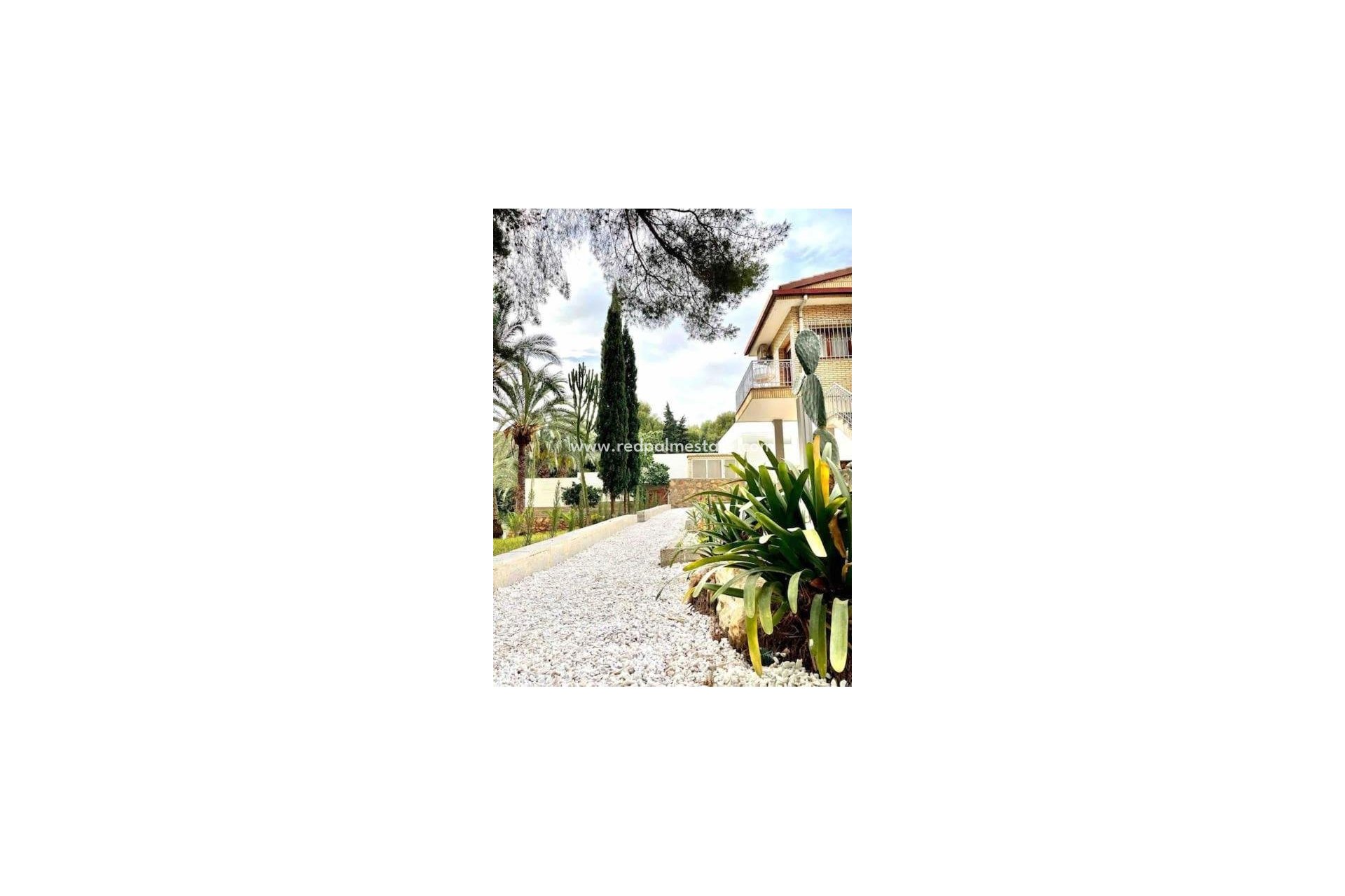 Resale - Detached Villa -
Orihuela Costa - Campoamor