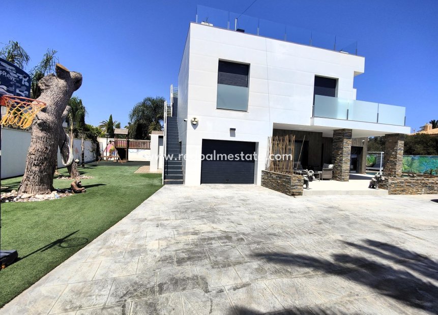 Resale - Detached Villa -
Orihuela Costa - Costa Blanca