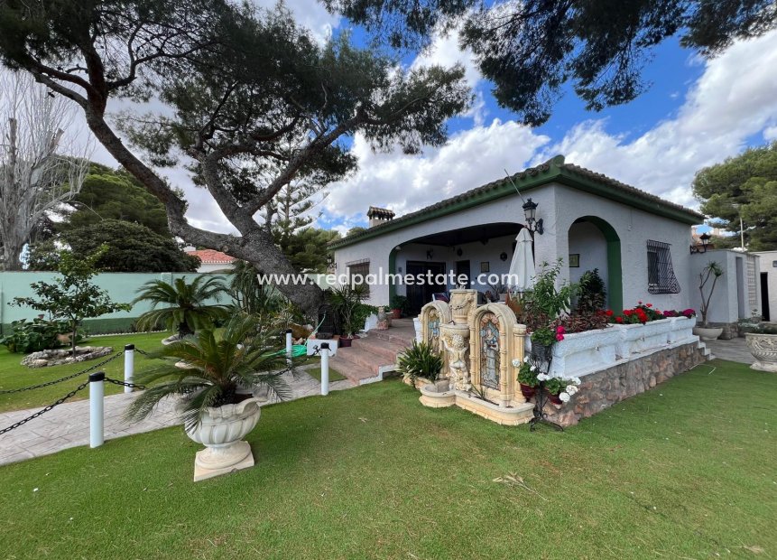 Resale - Detached Villa -
Orihuela Costa - Costa Blanca