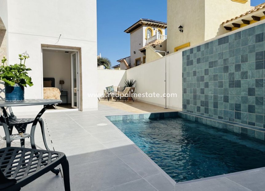 Resale - Detached Villa -
Orihuela Costa - Costa Blanca