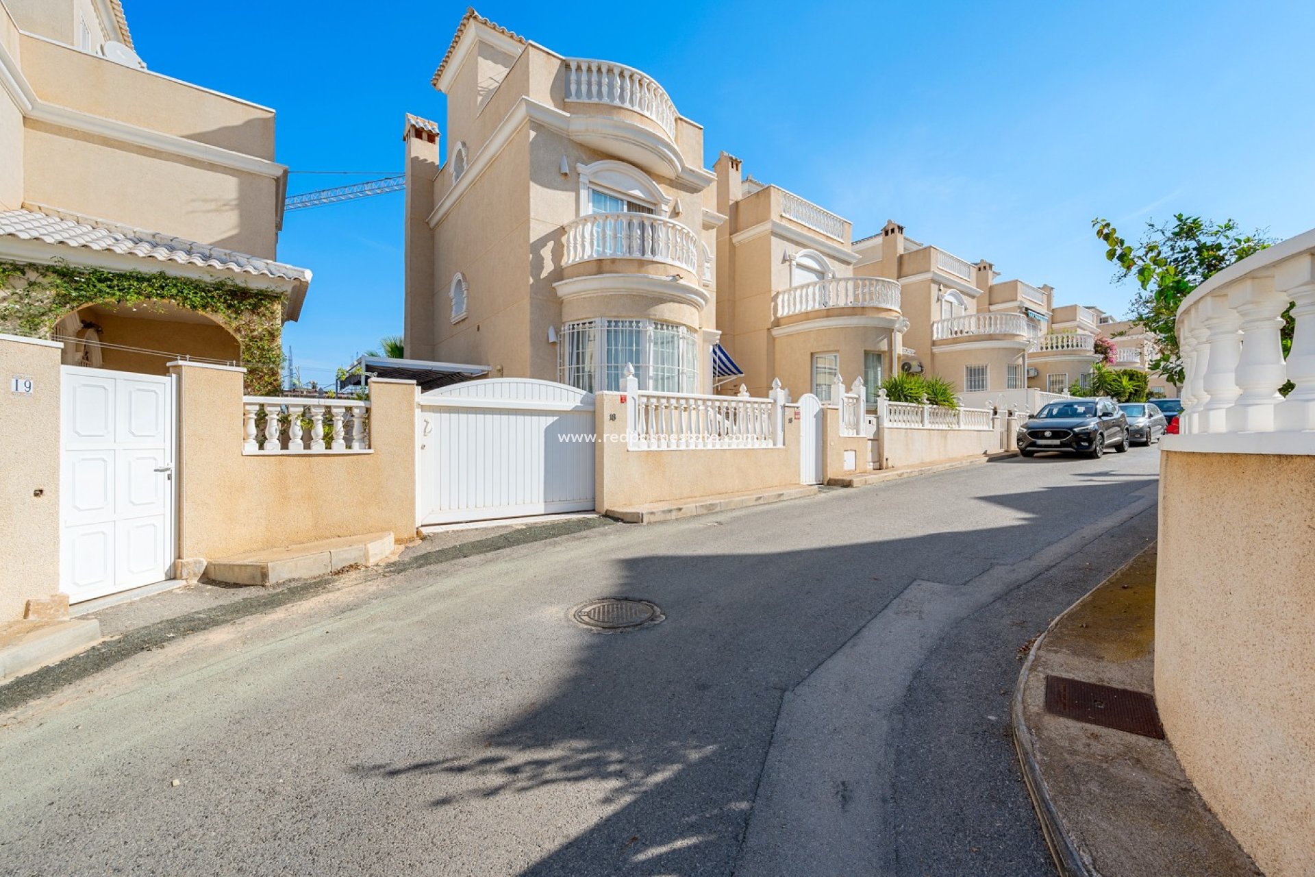 Resale - Detached Villa -
Orihuela Costa - Inland