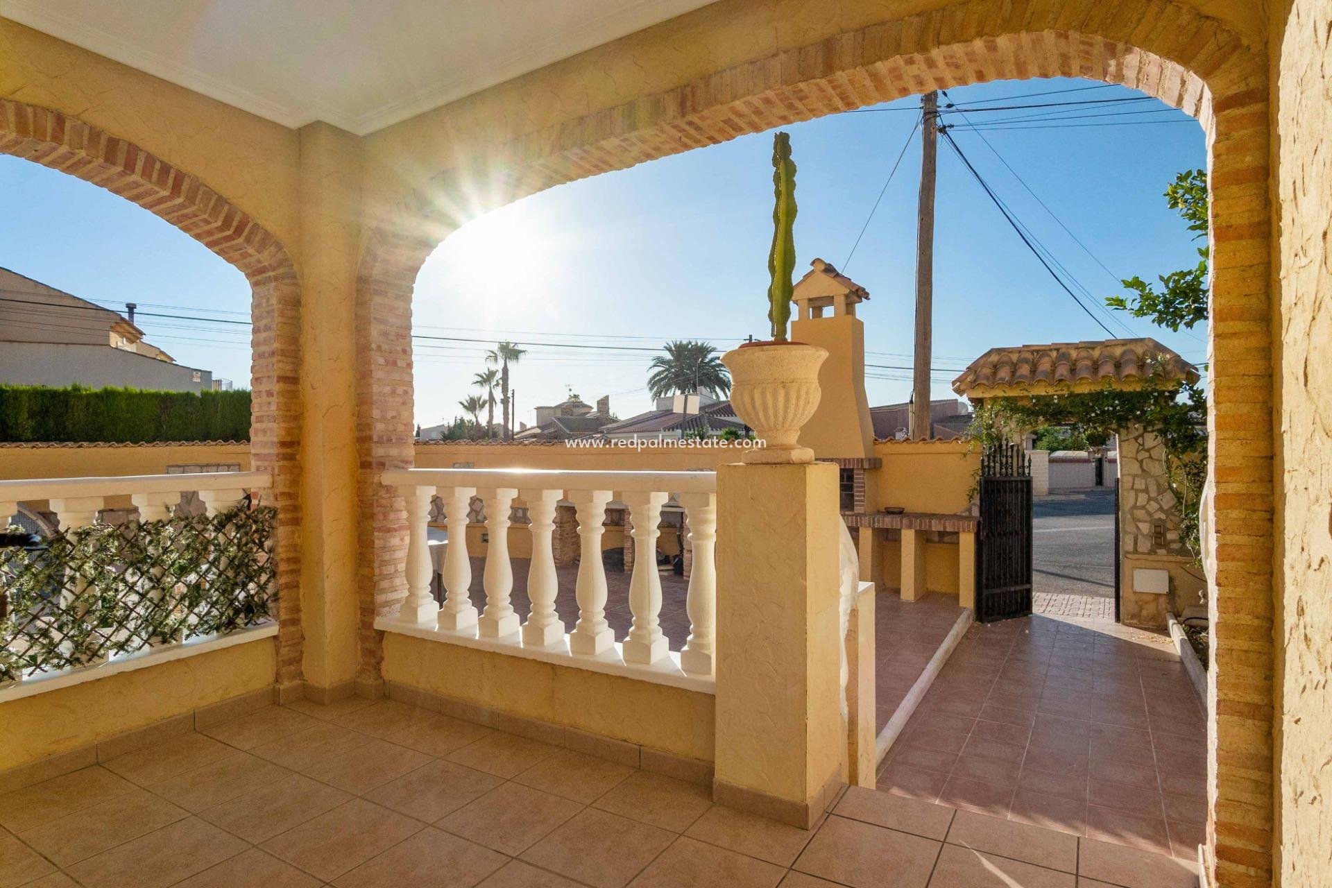 Resale - Detached Villa -
Orihuela Costa - La Florida