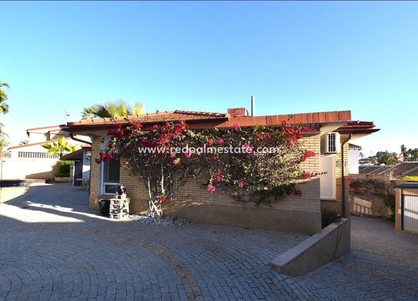 Resale - Detached Villa -
Orihuela Costa - La Zenia