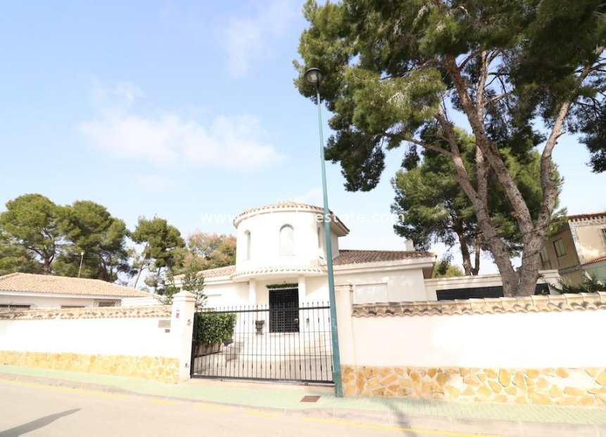 Resale - Detached Villa -
Pilar de la Horadada - Pinar de Campoverde