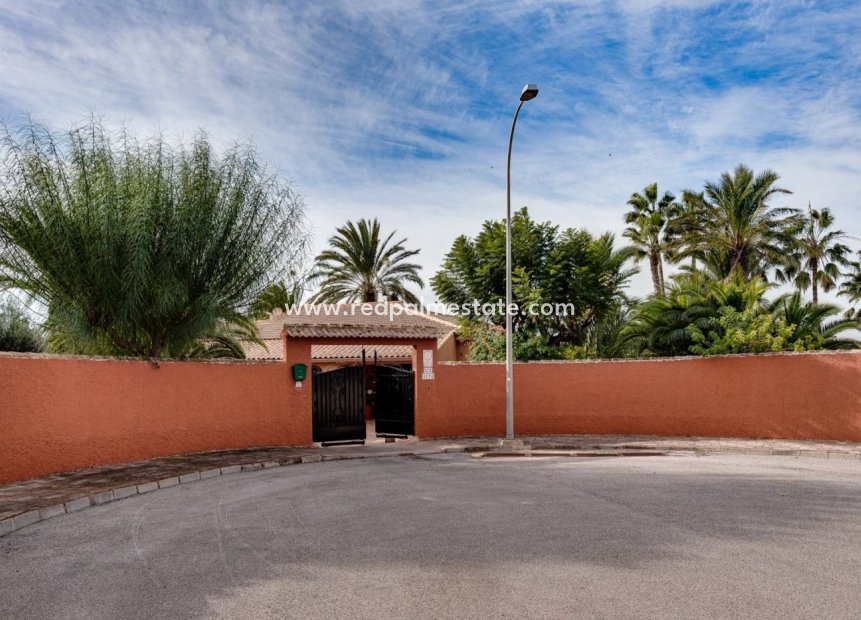 Resale - Detached Villa -
Torrevieja - La Siesta - El Salado -  Torreta