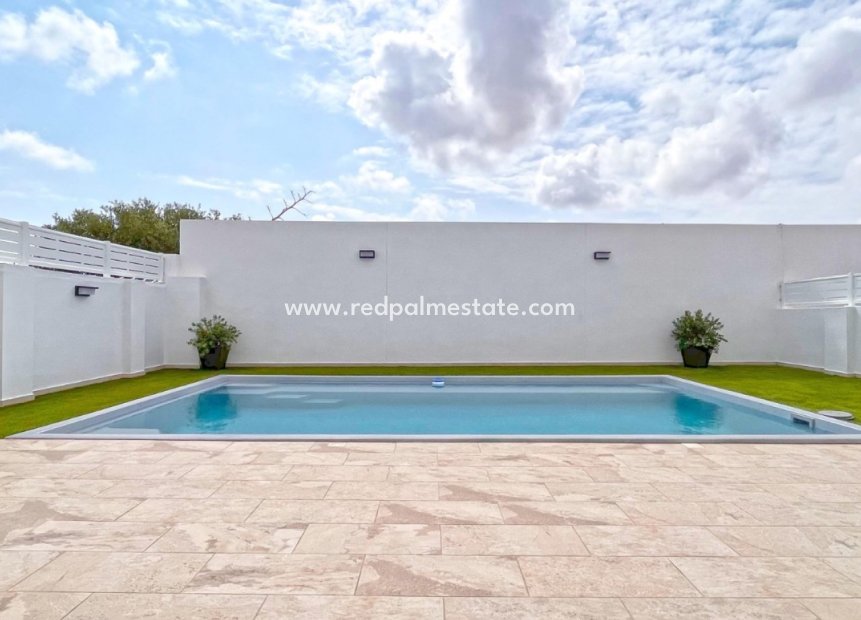 Resale - Detached Villa -
Torrevieja - La Siesta - El Salado -  Torreta