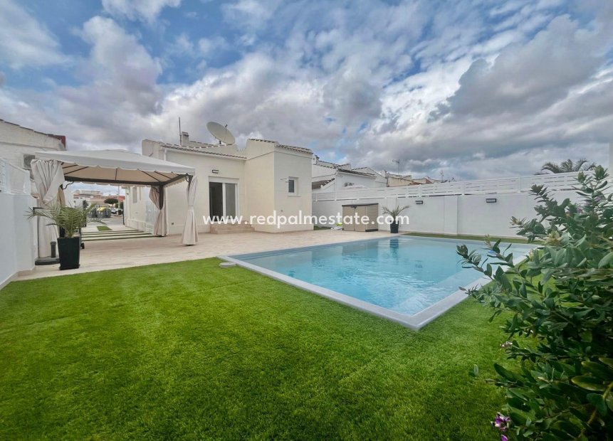 Resale - Detached Villa -
Torrevieja - La Siesta - El Salado -  Torreta