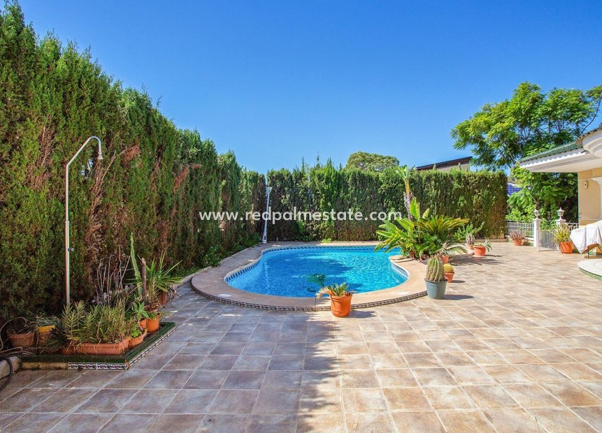 Resale - Detached Villa -
Torrevieja - La Siesta - El Salado -  Torreta