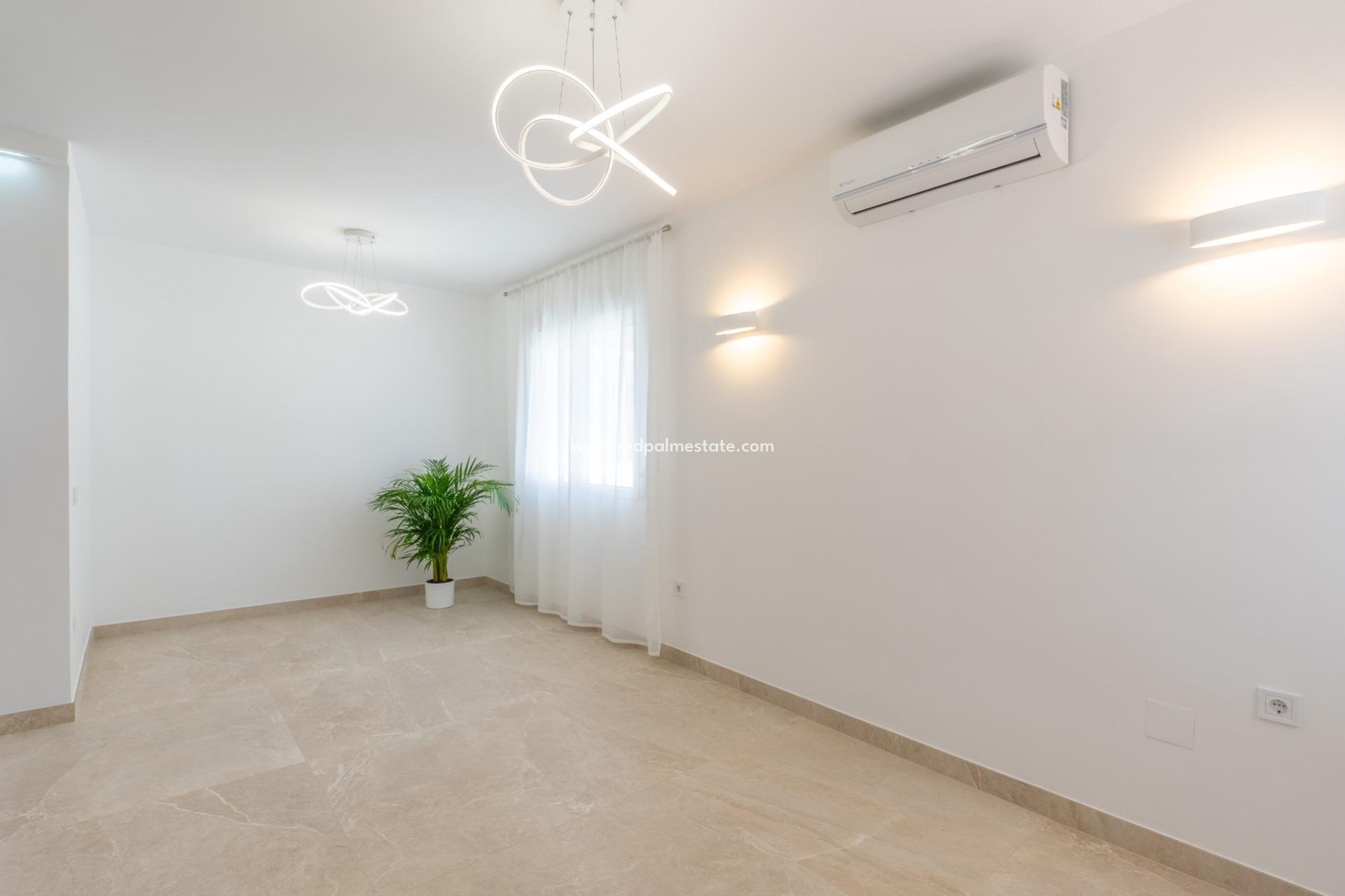 Resale - Detached Villa -
Torrevieja - Punta Prima