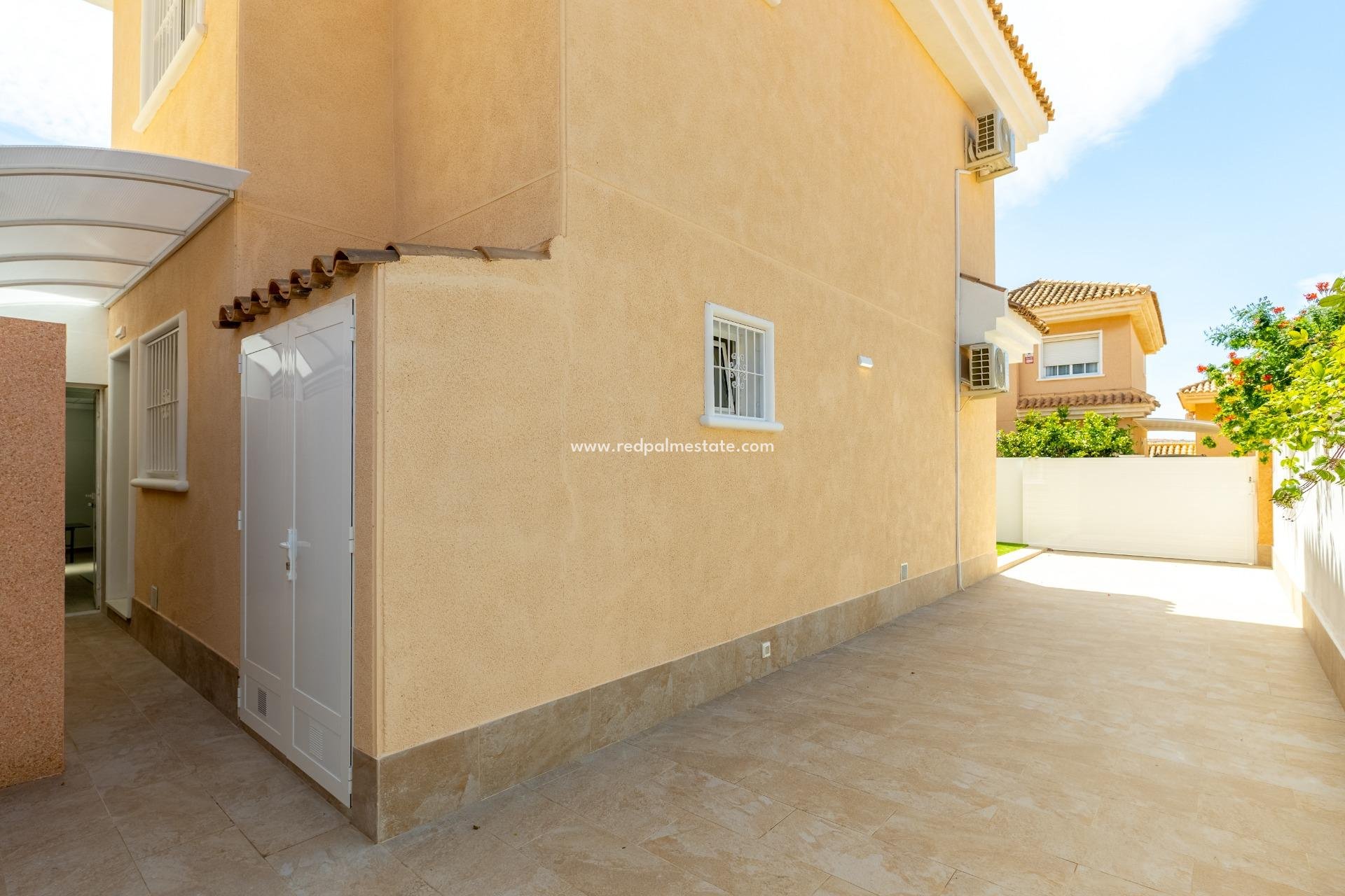 Resale - Detached Villa -
Torrevieja - Punta Prima