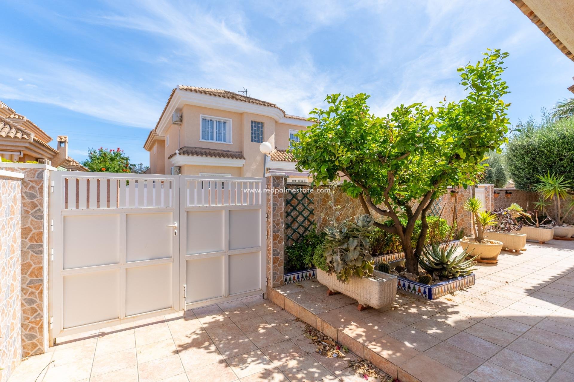 Resale - Detached Villa -
Torrevieja - Punta Prima