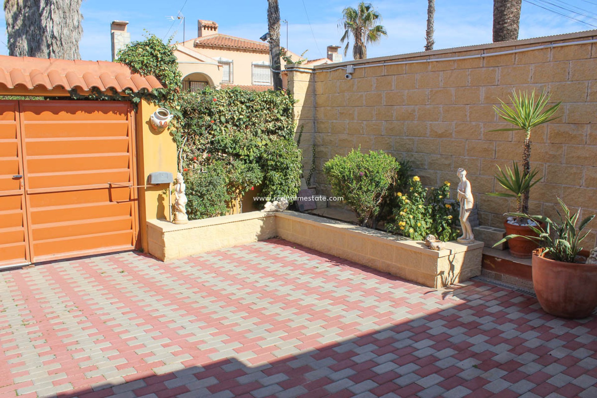 Resale - Detached Villa -
Torrevieja