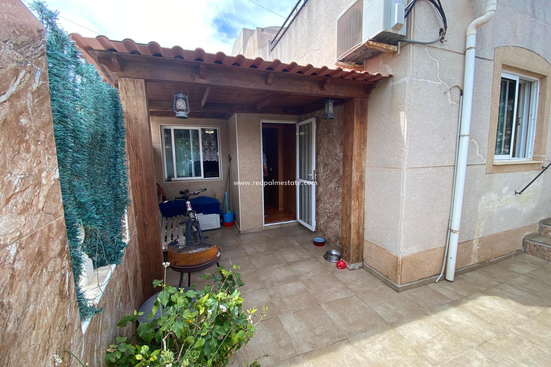 Resale - Duplex -
Torrevieja - Lago jardin