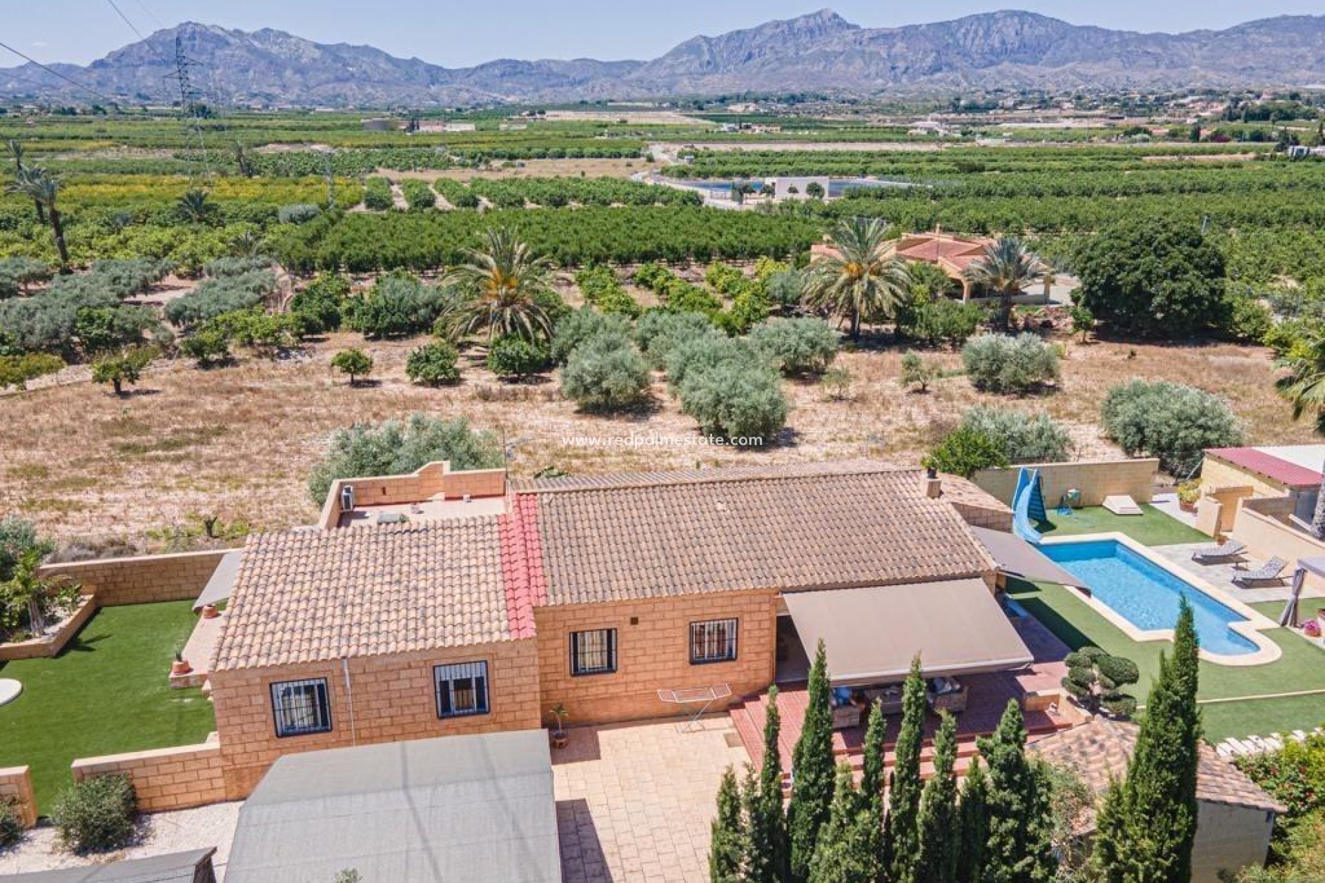 Resale - Finca / Country Property -
Albatera - Pueblo 11