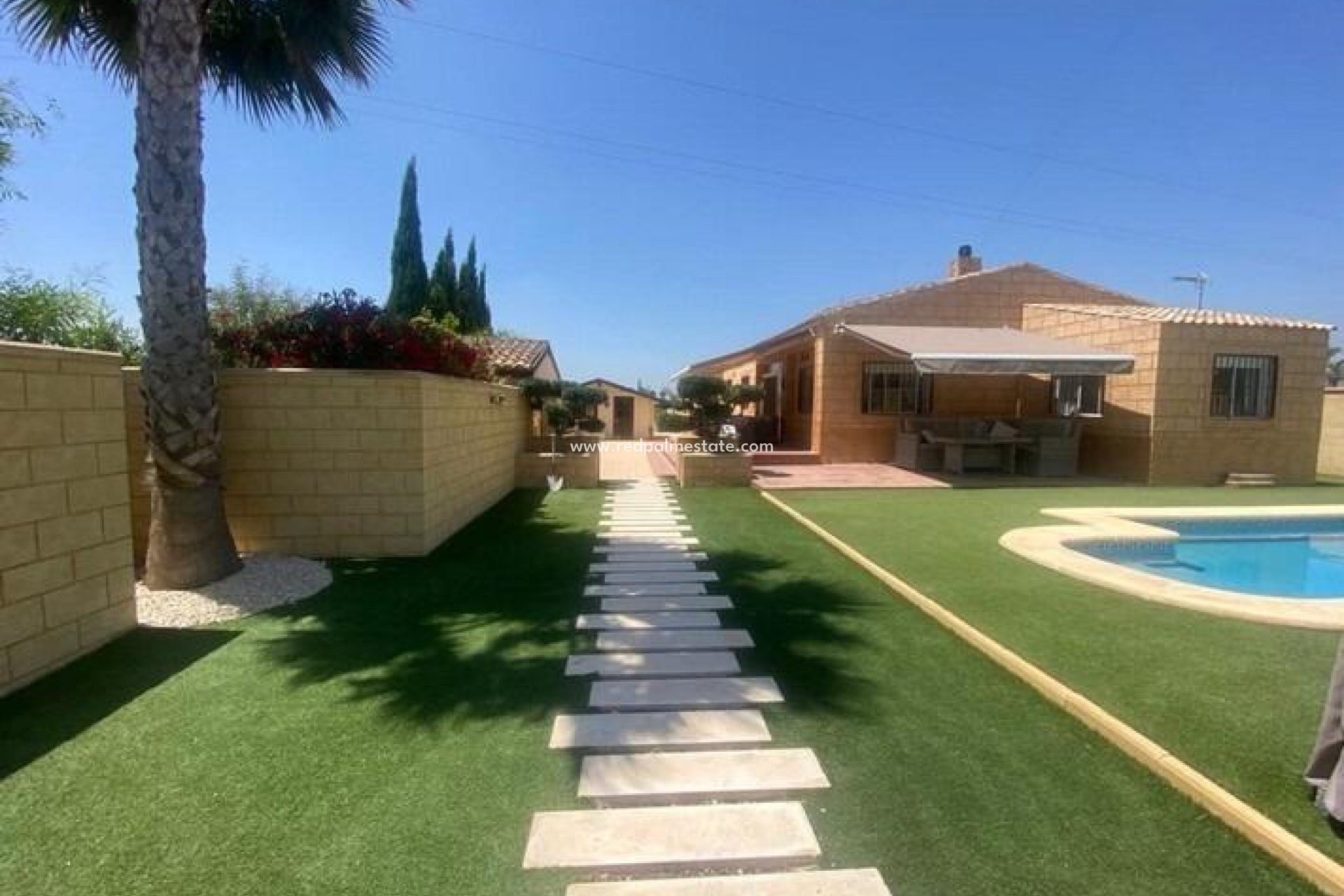 Resale - Finca / Country Property -
Albatera - Pueblo 11