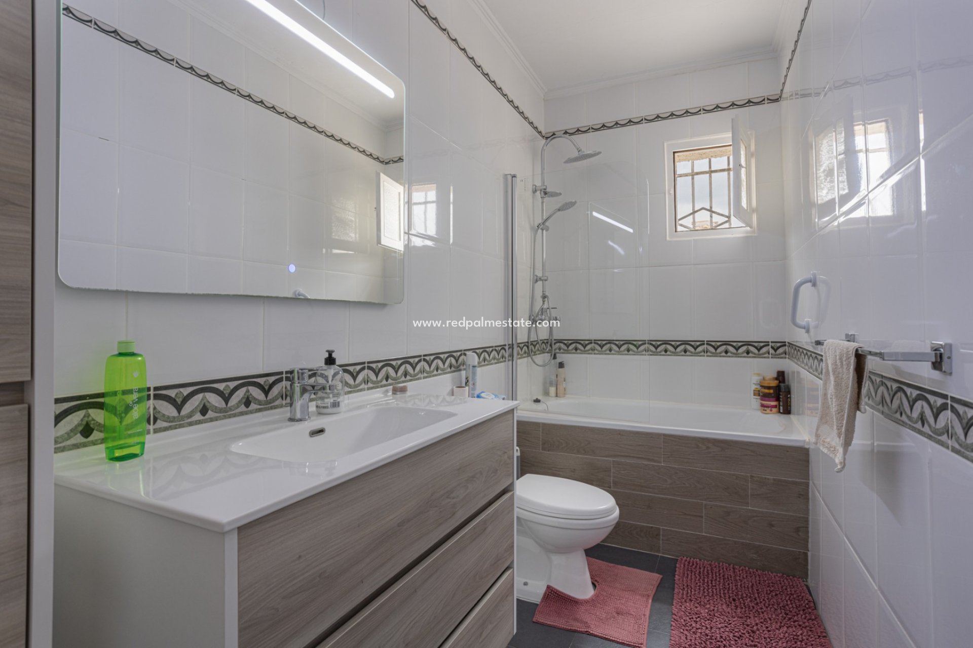 Resale - Finca / Country Property -
Albatera