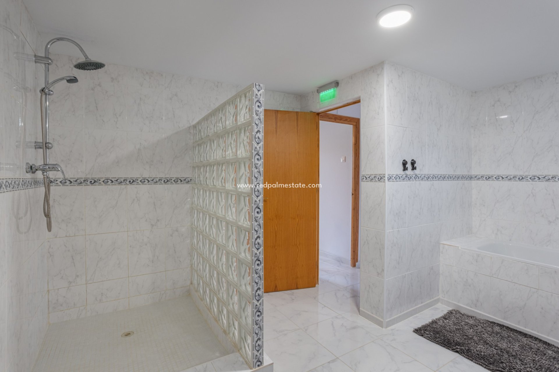 Resale - Finca / Country Property -
Albatera