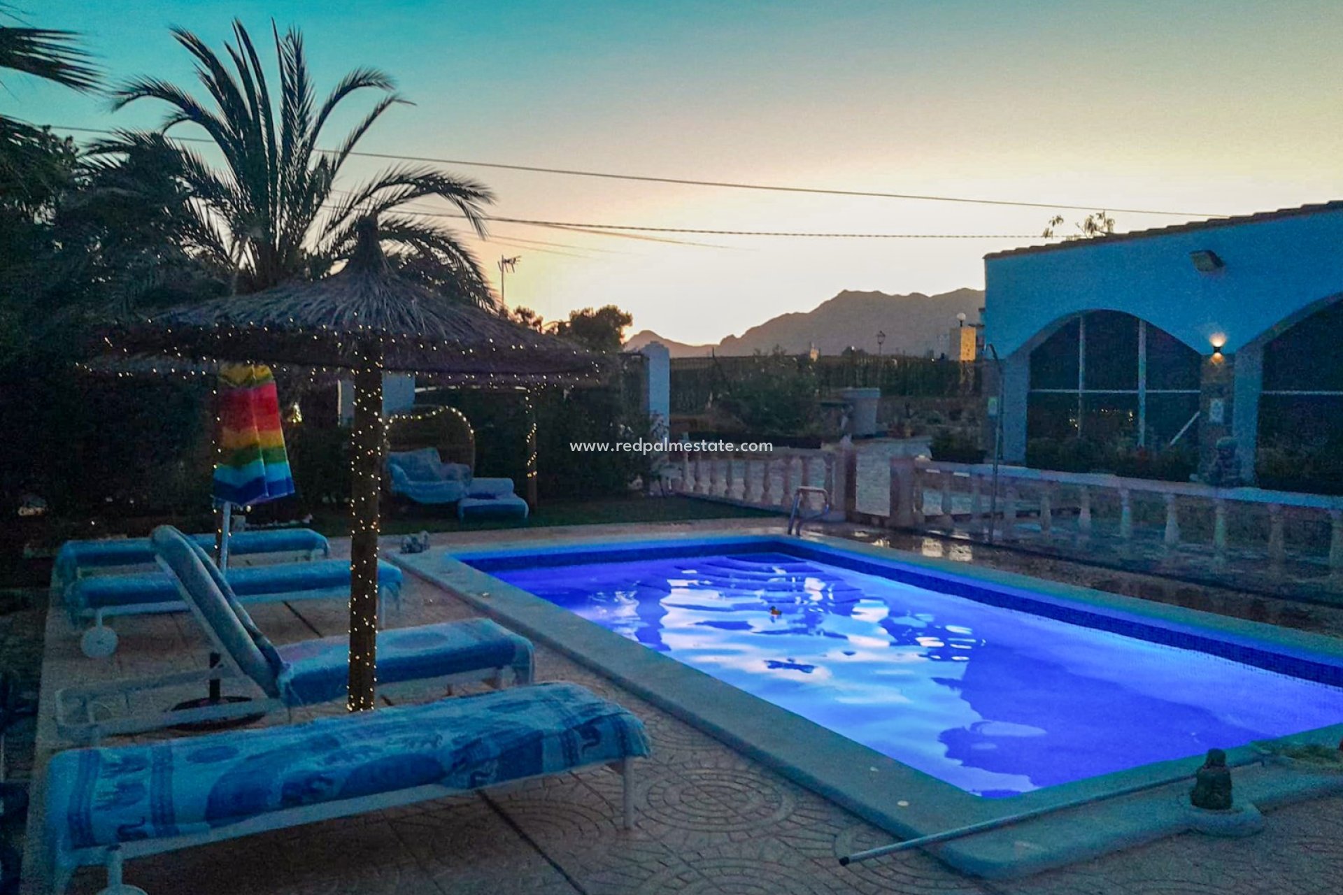 Resale - Finca / Country Property -
Albatera