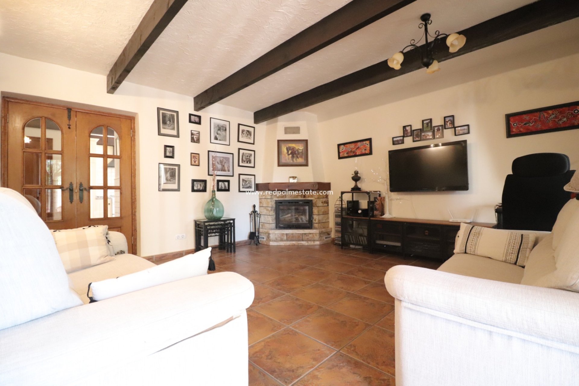 Resale - Finca / Country Property -
Albatera