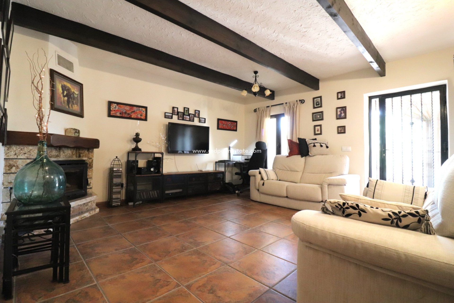 Resale - Finca / Country Property -
Albatera