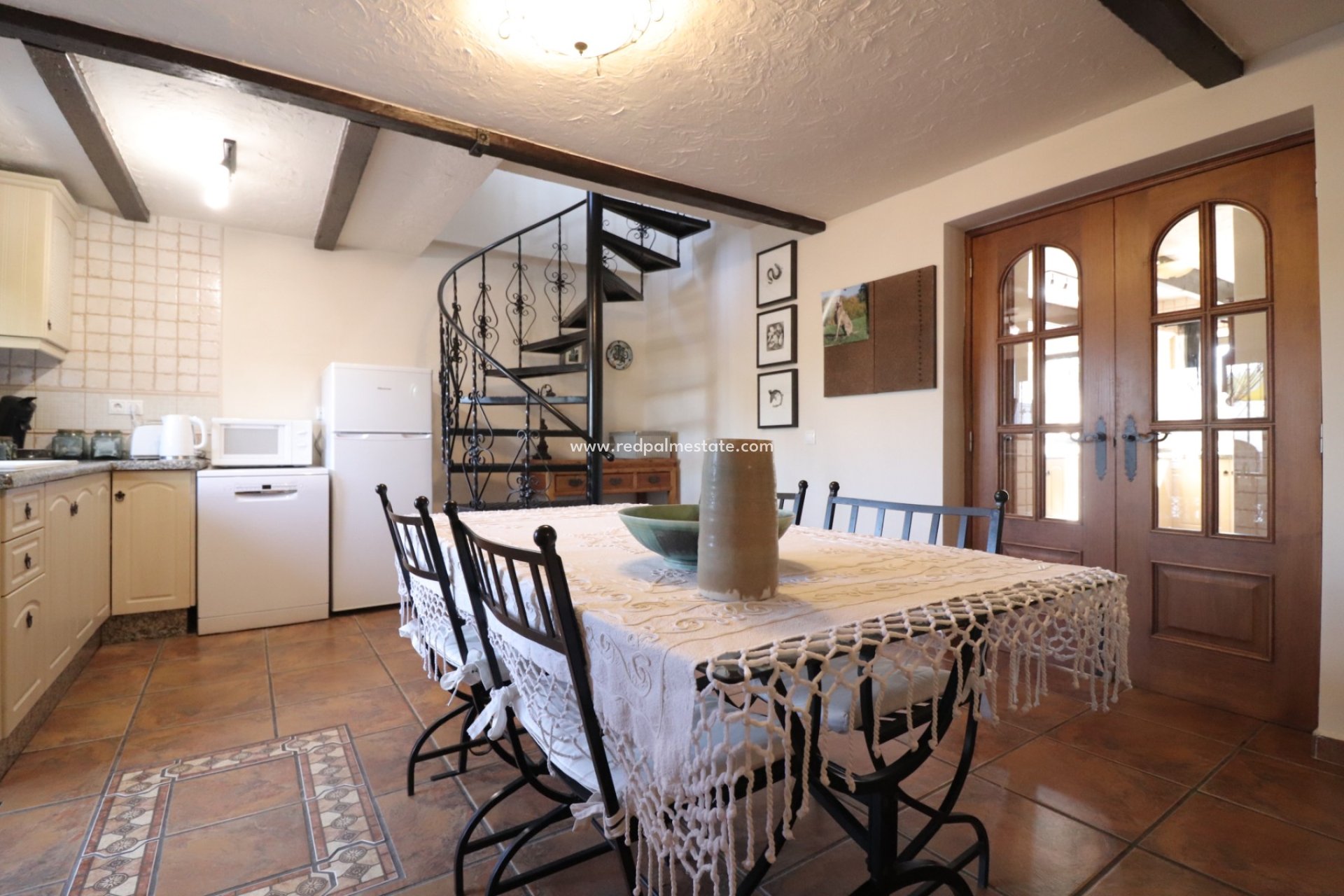 Resale - Finca / Country Property -
Albatera