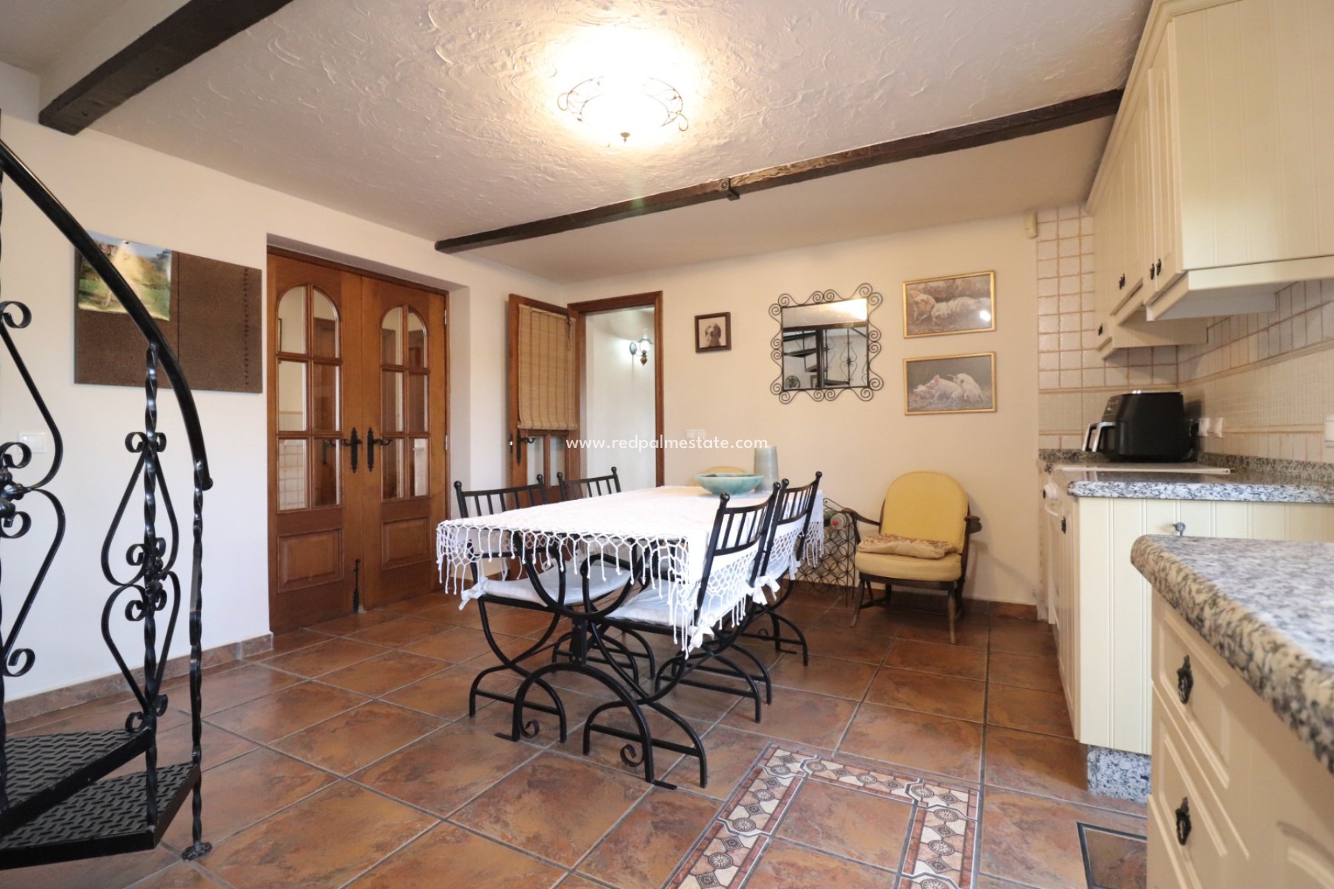 Resale - Finca / Country Property -
Albatera