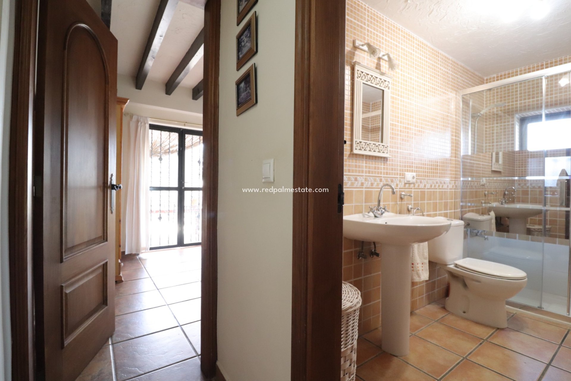 Resale - Finca / Country Property -
Albatera