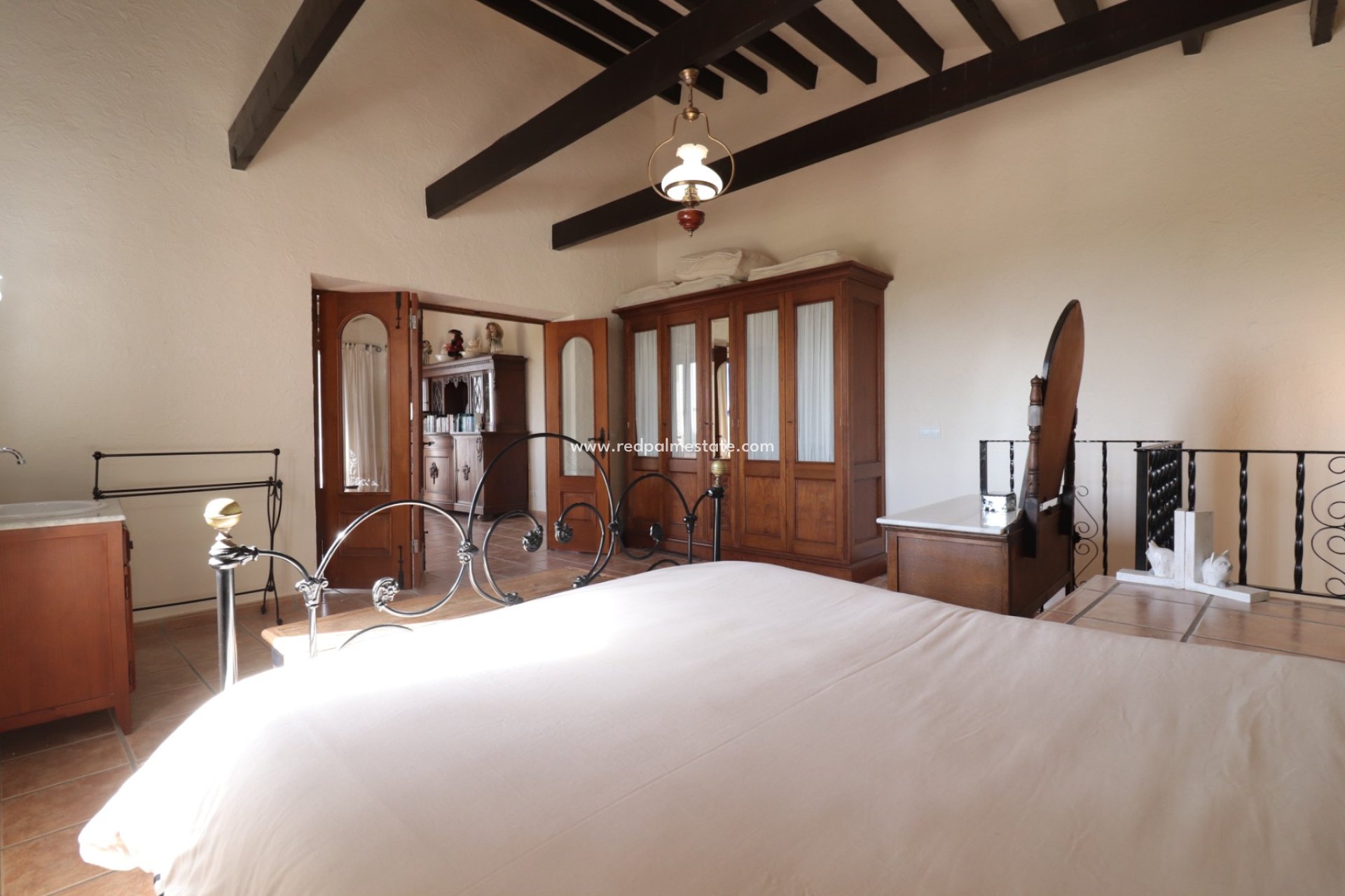 Resale - Finca / Country Property -
Albatera