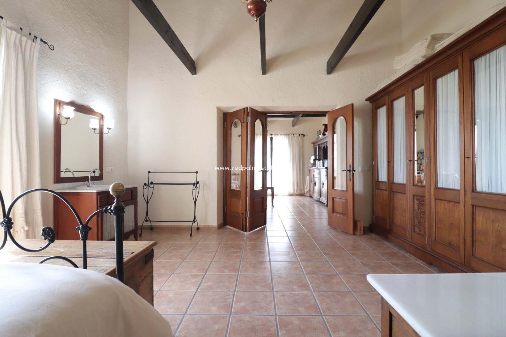 Resale - Finca / Country Property -
Albatera