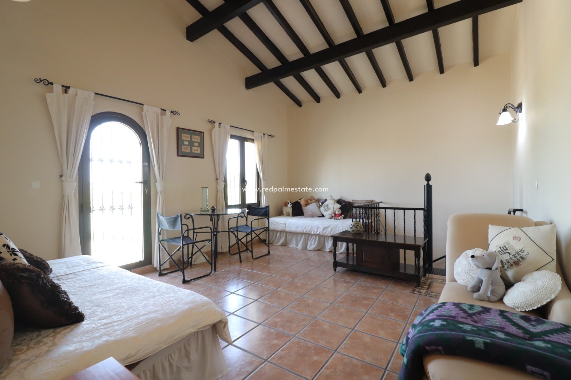 Resale - Finca / Country Property -
Albatera