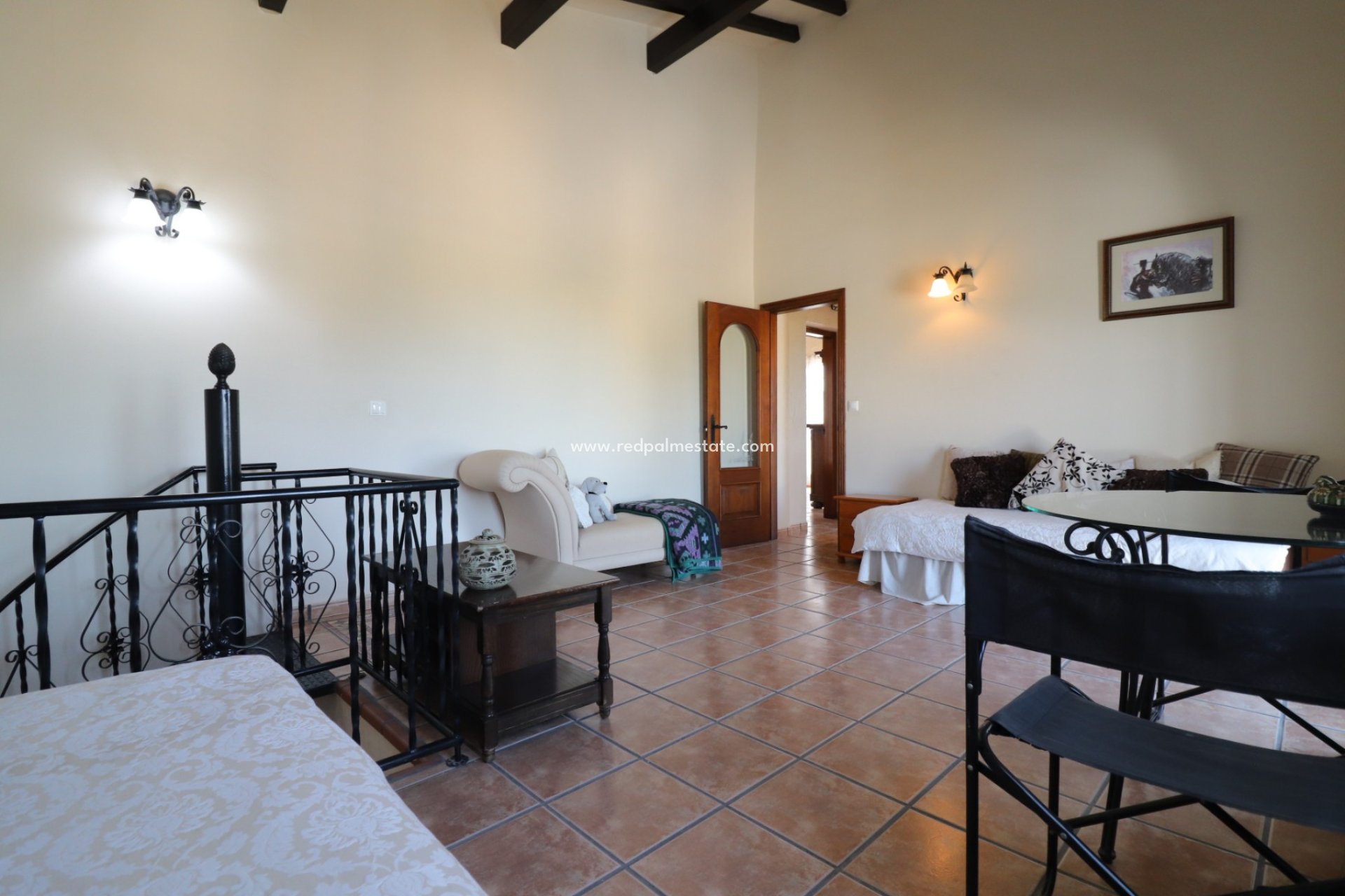 Resale - Finca / Country Property -
Albatera