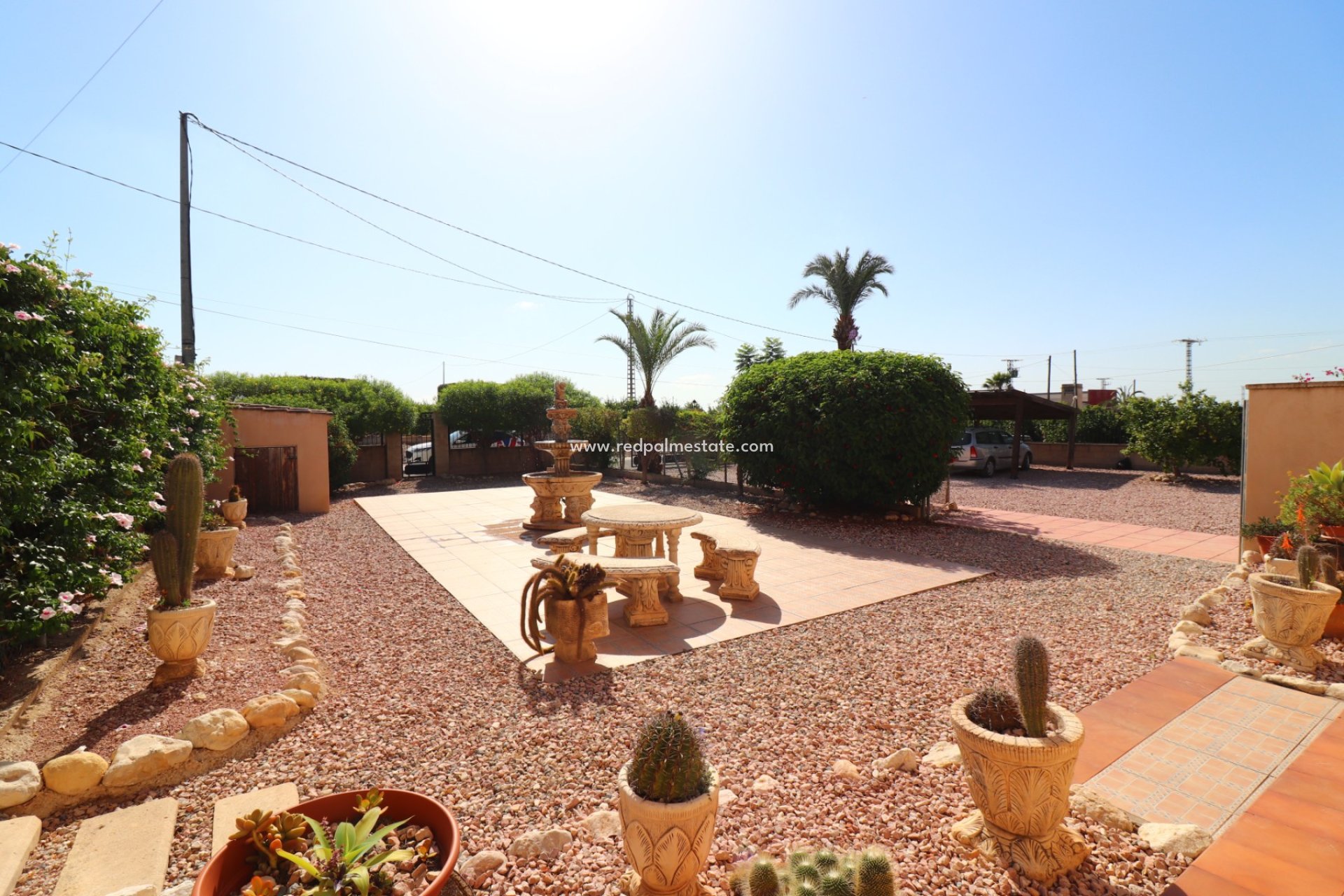 Resale - Finca / Country Property -
Albatera