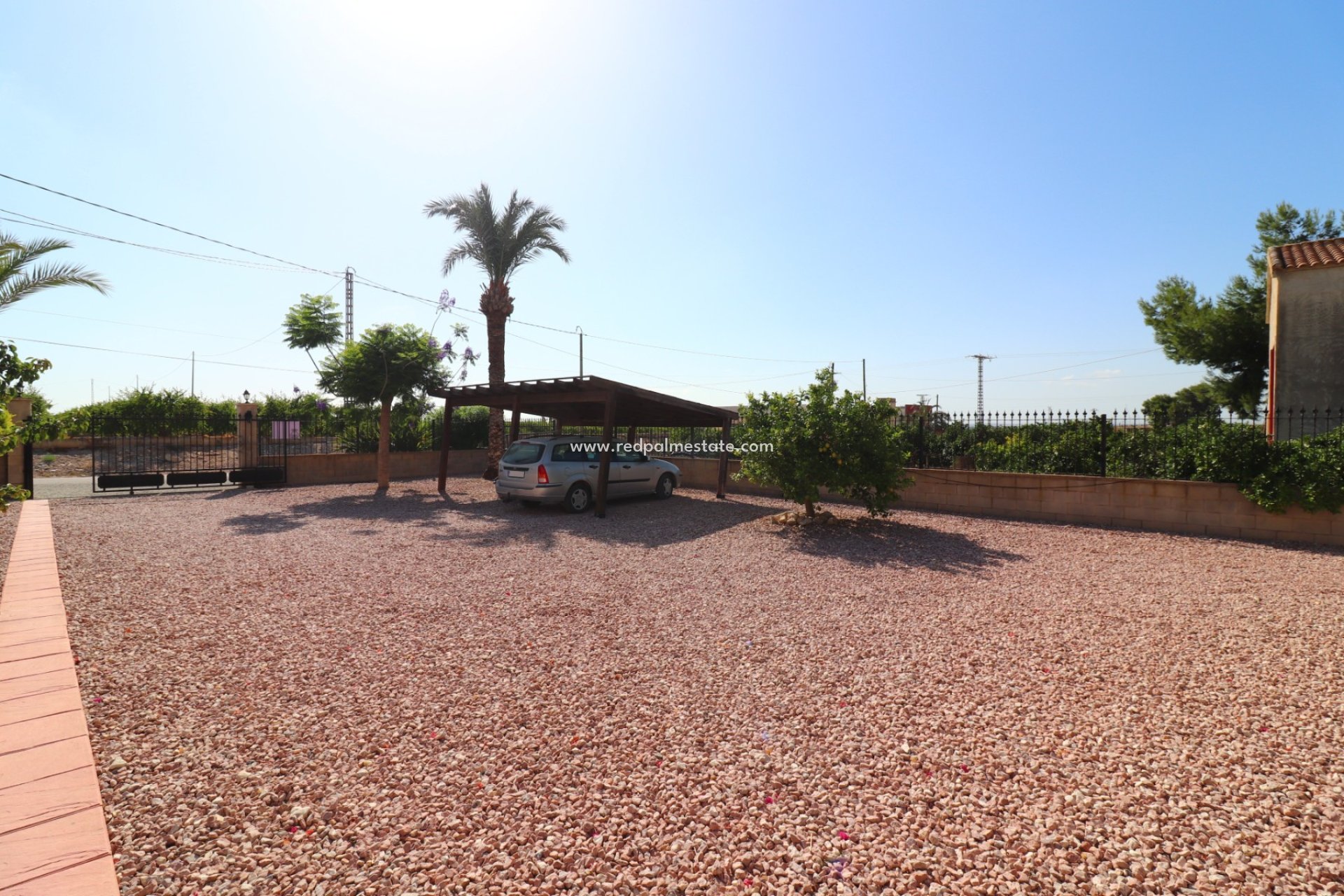 Resale - Finca / Country Property -
Albatera