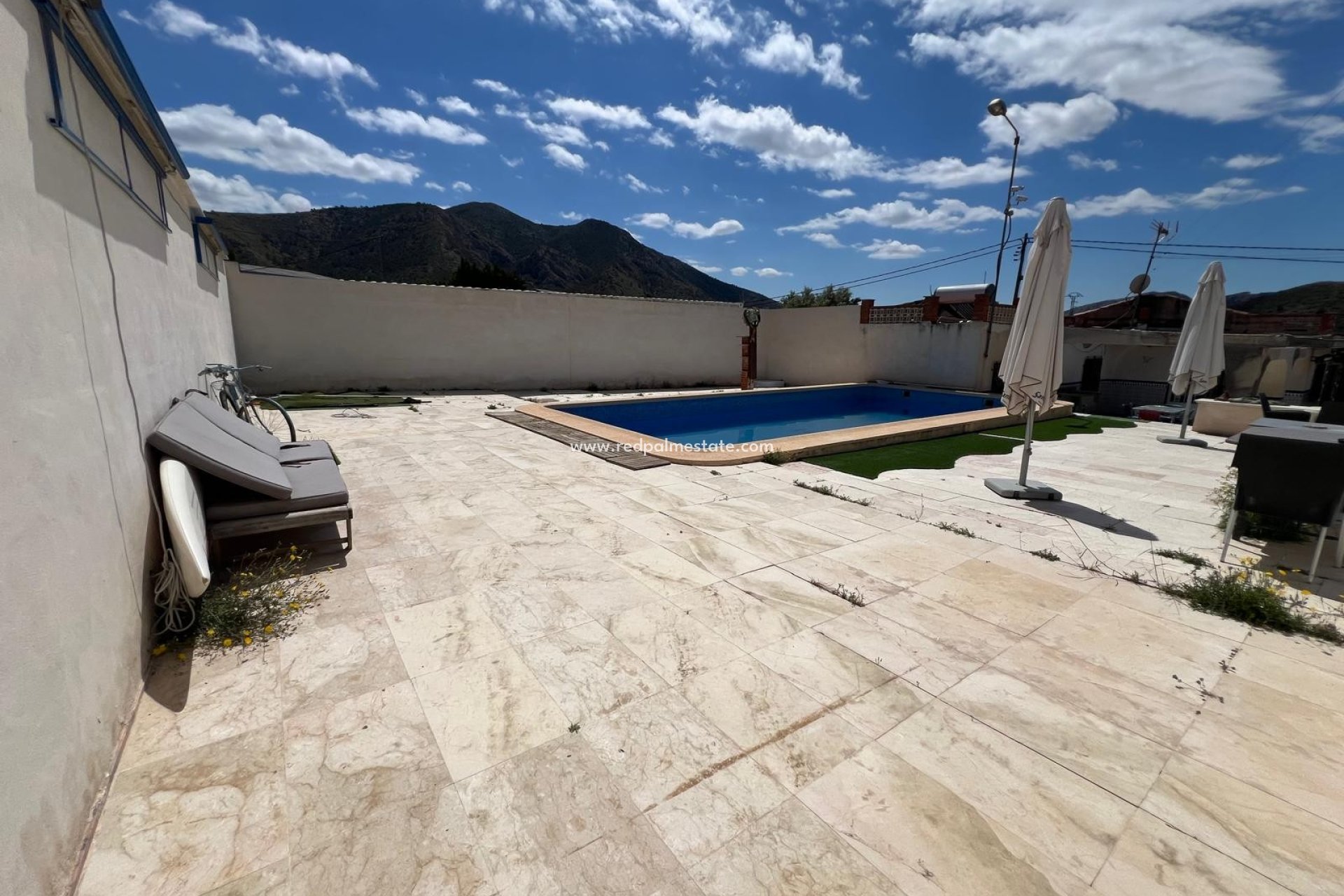 Resale - Finca / Country Property -
Algueña - Inland