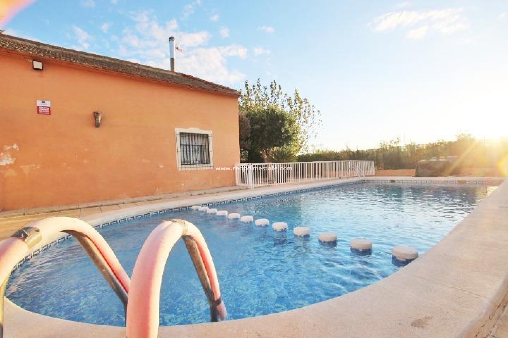 Resale - Finca / Country Property -
Almoradí